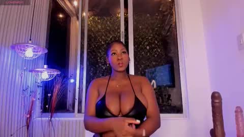 Snapshot of evelynzoe chatting on 10/21/25, 03:40 EvelynZoee online show from 10/21/25, 03:40