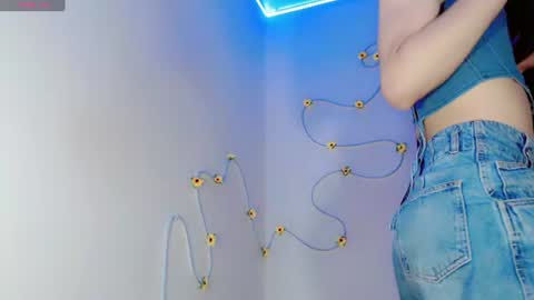 everlin_01 online show from 06/13/26, 07:01