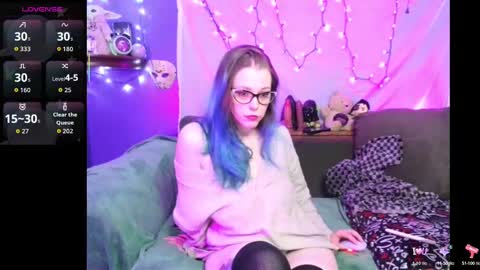 Snapshot of everlyester chatting on 11/06/25, 05:30 Evie online show from 11/06/25, 05:30