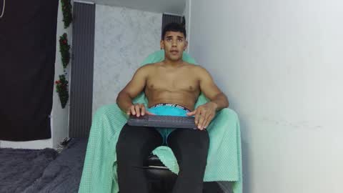 Snapshot of evessinn chatting on 12/20/25, 02:29 luis online show from 12/20/25, 02:29