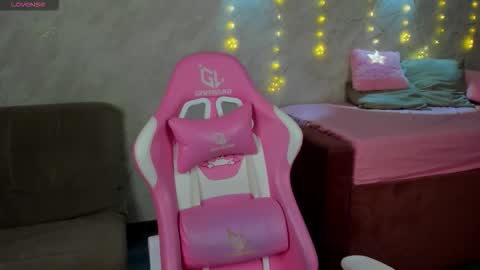 Evi online show from 12/18/25, 09:04