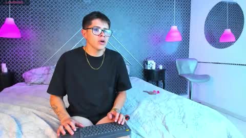 Snapshot of evie_demn chatting on 02/20/26, 06:19 Evie Denm online show from 02/20/26, 06:19