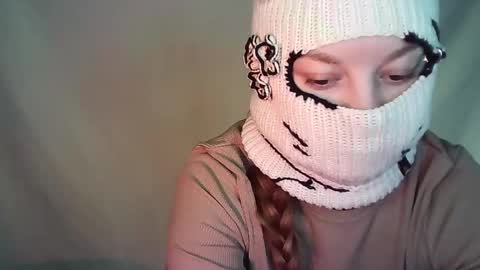 Renesme White Im here from Monday to Friday online show from 05/11/26, 02:28