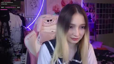 Snapshot of evie_rosen chatting on 03/11/25, 09:04 Evie online show from 03/11/25, 09:04