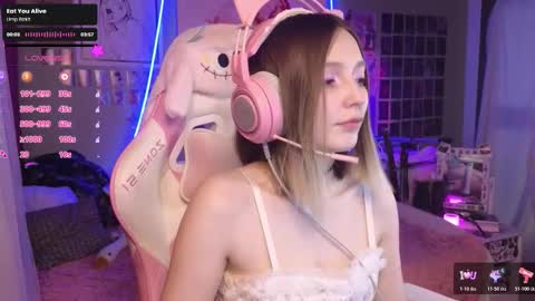 Snapshot of evie_rosen chatting on 11/10/25, 11:48 Evie online show from 11/10/25, 11:48