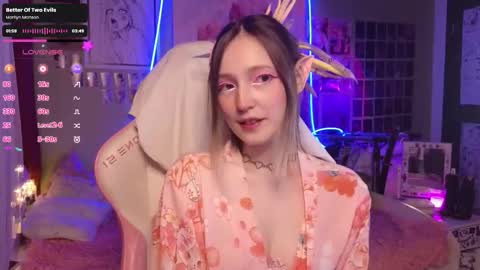 Snapshot of evie_rosen chatting on 11/12/25, 09:25 Evie online show from 11/12/25, 09:25