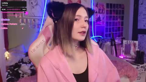 Snapshot of evie_rosen chatting on 11/21/25, 08:24 Evie online show from 11/21/25, 08:24