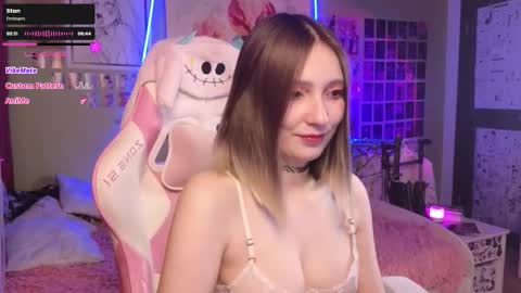 Snapshot of evie_rosen chatting on 11/28/25, 03:09 Evie online show from 11/28/25, 03:09