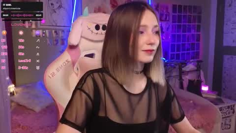 Snapshot of evie_rosen chatting on 12/01/25, 10:04 Evie online show from 12/01/25, 10:04