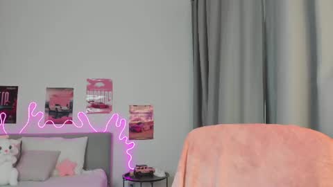 Snapshot of evie_tomioka chatting on 07/05/26, 05:14 Eva online show from 07/05/26, 05:14