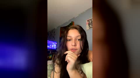 eviesins_xo online show from 12/22/25, 04:20