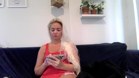 Snapshot of evillers1 chatting on 09/30/25, 10:26 Badblondebunny online show from 09/30/25, 10:26