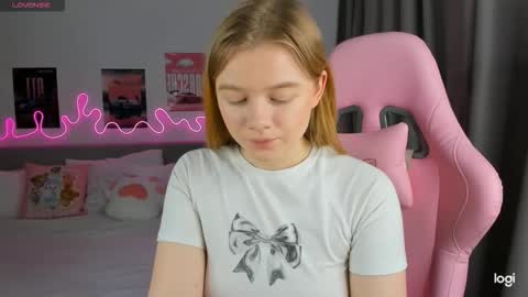 Snapshot of evixie chatting on 02/22/26, 03:18 Eva online show from 02/22/26, 03:18