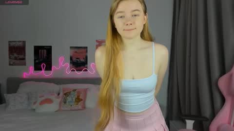 Snapshot of evixie chatting on 03/11/26, 05:02 Eva online show from 03/11/26, 05:02