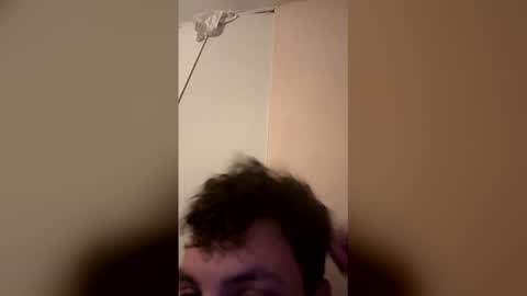 Snapshot of evon3395 chatting on 01/12/26, 01:22 evon3395 online show from 01/12/26, 01:22