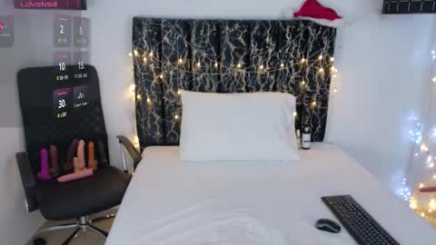 evvaa_moon online show from 12/16/25, 12:32