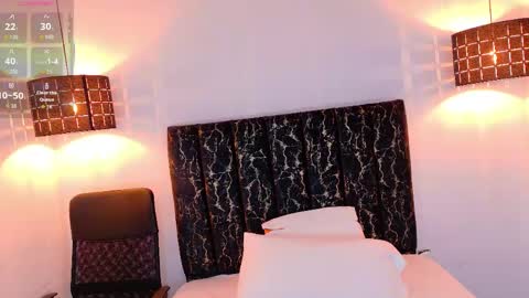 evvaa_moon online show from 05/05/26, 12:24