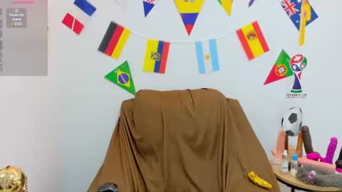 evvaa_moon online show from 06/18/26, 12:42
