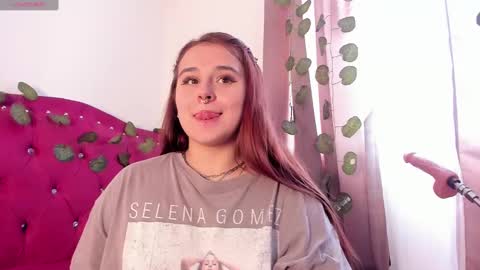 Snapshot of evy_orange1 chatting on 12/01/24, 07:36 EVY online show from 12/01/24, 07:36