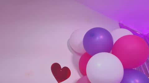 Snapshot of evy_orange1 chatting on 09/19/25, 01:29 EVY online show from 09/19/25, 01:29