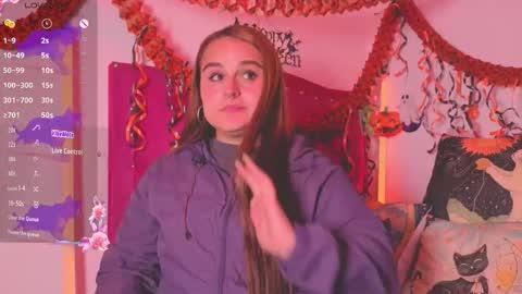 Snapshot of evy_orange1 chatting on 11/02/25, 12:13 EVY online show from 11/02/25, 12:13