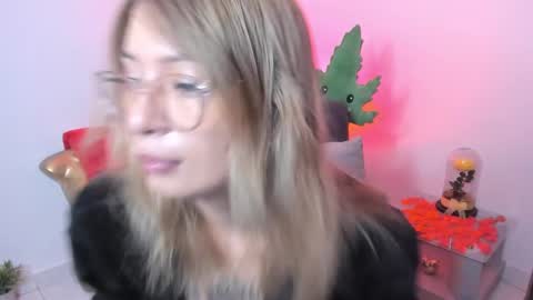 Snapshot of evyei chatting on 12/31/24, 04:14 evyei online show from 12/31/24, 04:14