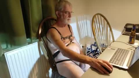 Snapshot of ewaldwillems99 chatting on 09/22/25, 02:30 Naaktloper online show from 09/22/25, 02:30