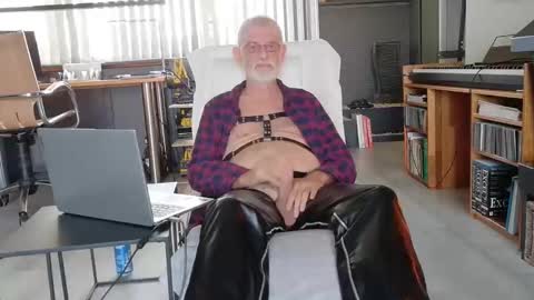 Snapshot of ewaldwillems99 chatting on 10/26/25, 02:12 Naaktloper online show from 10/26/25, 02:12
