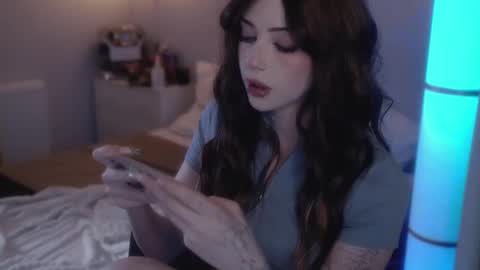 Snapshot of ex_angel chatting on 02/22/25, 10:18 Alyson online show from 02/22/25, 10:18