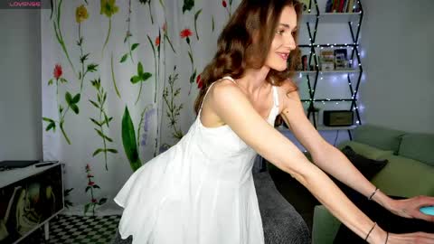 Snapshot of exe_cutie chatting on 06/01/26, 10:00 Mary online show from 06/01/26, 10:00