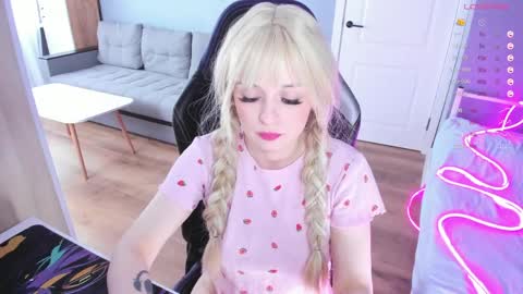 Snapshot of exhoneyangel chatting on 04/07/26, 09:43 Amy online show from 04/07/26, 09:43