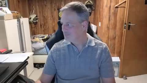 Snapshot of exibe1219 chatting on 02/11/25, 10:48 exibe1219 online show from 02/11/25, 10:48