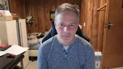 Snapshot of exibe1219 chatting on 02/15/25, 10:00 exibe1219 online show from 02/15/25, 10:00