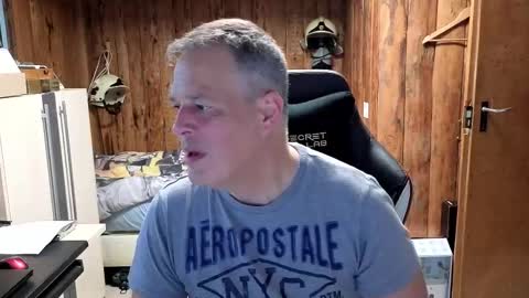 Snapshot of exibe1219 chatting on 02/26/25, 10:15 exibe1219 online show from 02/26/25, 10:15