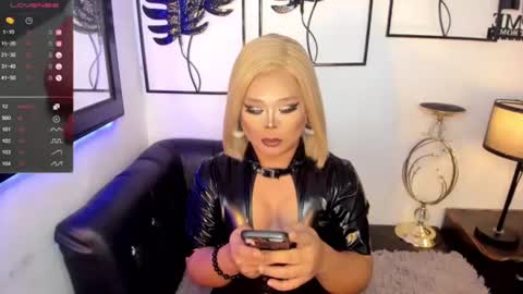 Snapshot of exotic_lindsay chatting on 06/10/26, 01:39 Lindsay online show from 06/10/26, 01:39