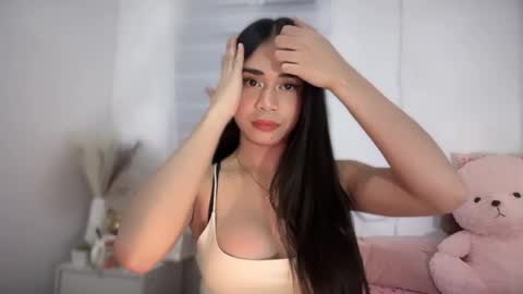 Snapshot of expensivets_chloe chatting on 01/13/26, 12:05 chloee online show from 01/13/26, 12:05