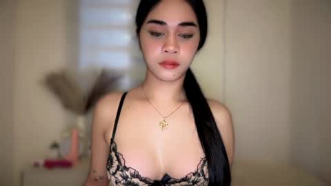 Snapshot of expensivets_chloe chatting on 03/08/26, 10:46 chloee online show from 03/08/26, 10:46