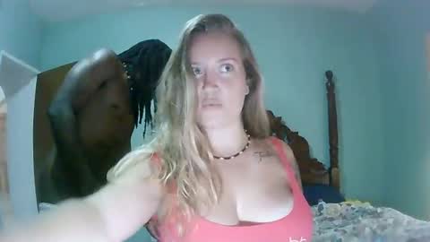 Snapshot of exploringusxxx chatting on 06/10/26, 03:44 ExploringUs online show from 06/10/26, 03:44