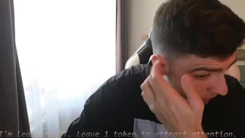 Snapshot of exstayz chatting on 12/17/25, 12:11 Sweetheart online show from 12/17/25, 12:11