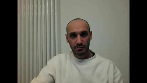 Snapshot of extr0 chatting on 12/22/25, 08:39 Extro online show from 12/22/25, 08:39