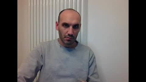 Snapshot of extr0 chatting on 03/20/26, 11:09 Extro online show from 03/20/26, 11:09