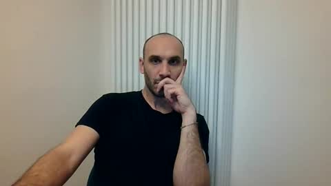 Snapshot of extr0 chatting on 04/03/26, 09:24 Extro online show from 04/03/26, 09:24