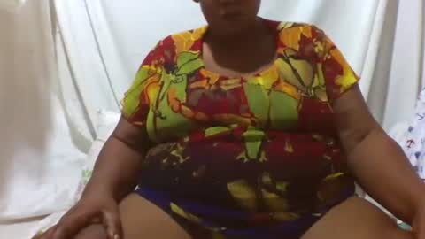 extra_love92 online show from 10/19/25, 05:24