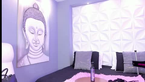 Nina online show from 03/11/26, 07:42