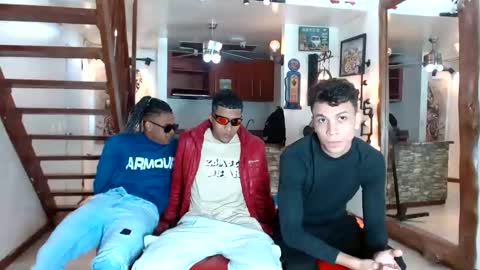 Snapshot of extrangers chatting on 12/08/24, 12:19 extrangers online show from 12/08/24, 12:19