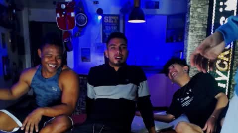 Snapshot of extrangers chatting on 12/21/24, 12:06 extrangers online show from 12/21/24, 12:06