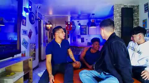 Snapshot of extrangers chatting on 12/29/24, 12:12 extrangers online show from 12/29/24, 12:12