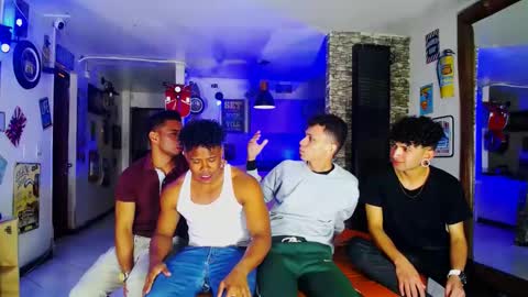 Snapshot of extrangers chatting on 12/31/24, 12:04 extrangers online show from 12/31/24, 12:04