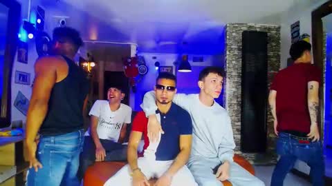 Snapshot of extrangers chatting on 01/11/25, 12:07 extrangers online show from 01/11/25, 12:07