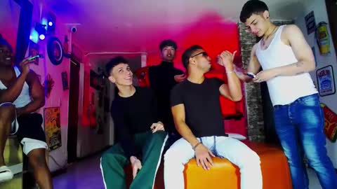 Snapshot of extrangers chatting on 01/18/25, 12:04 extrangers online show from 01/18/25, 12:04